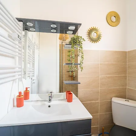Le Cosy Perpignan Centre, Fully Air Conditioned Apartment , 2 Rooms, 2 Bathrooms, Free Wifi, Free Parking, Lift, Central 아파트 *
