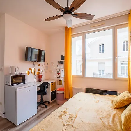 Le Cosy Centre, Fully Air Conditioned , 2 Rooms, 2 Bathrooms, Free Wifi, Free Parking, Lift, Appartamento