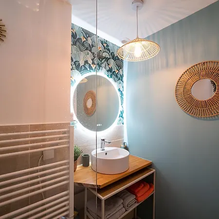 Le Cosy Centre, 2 Rooms, 2 Bathrooms, Free Wifi, Free Parking, Lift, Central, Renovated, Spacious